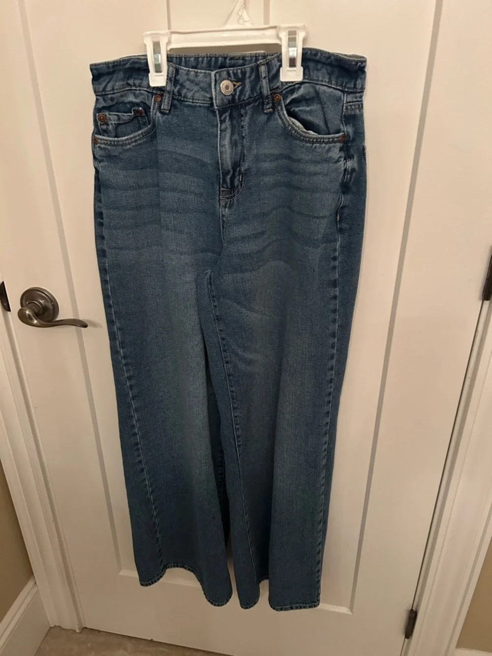 Bluenotes Wide-Leg Jeans in Medium Blue Wash - Picture 3 of 9